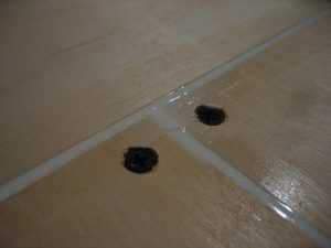 Чем заделать стыки фанеры на полу под линолеум